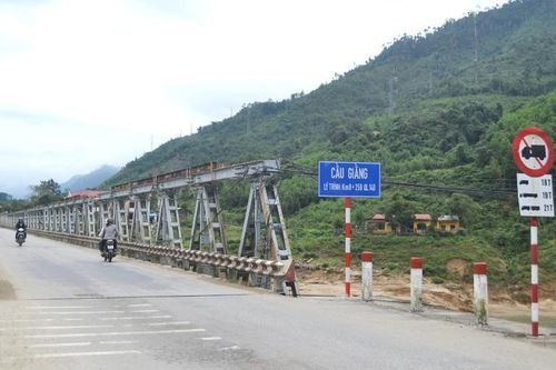 Chưa thu xếp được tiền để nâng cấp mở rộng quốc lộ 14D đi cửa khẩu Nam Giang