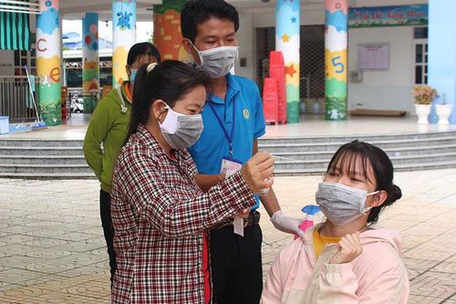 Diễn biến mới về việc công nhân ở Bình Dương bị công ty trừ tiền xét nghiệm cao