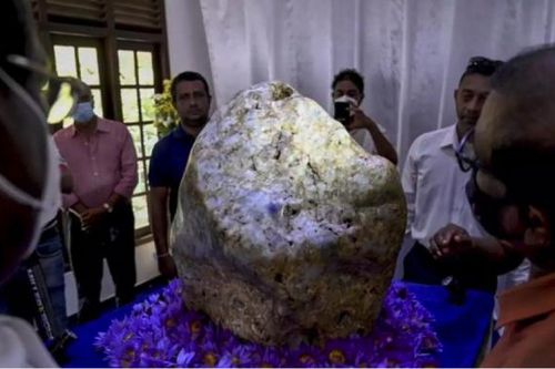 Phát hiện khối đá quý hiếm nặng 310 kg tại Sri Lanka