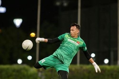 Vì sao Bùi Tấn Trường mất suất vào tay Nguyên Mạnh?
