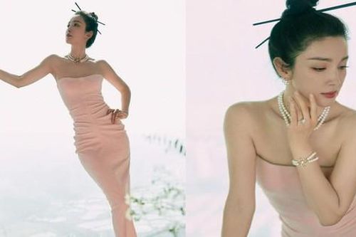 Lý Băng Băng khoe vai trần nuột nà, sắc vóc tuổi U50 khiến gái đôi mươi phải 'đỏ mắt'