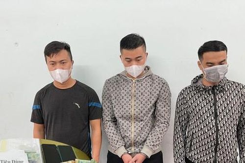 Hàng trăm người 'dính bẫy' tín dụng đen, gánh lãi hơn 400%/năm