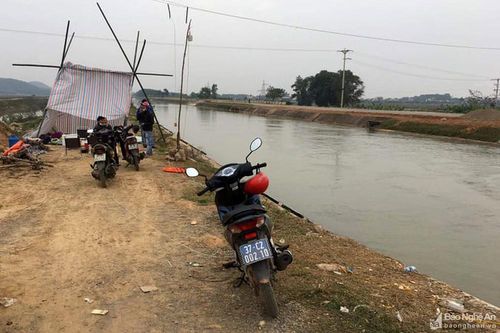 3 ngày tìm kiếm người phụ nữ nghi đuối nước trên sông Đào