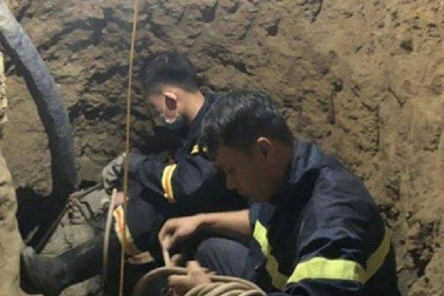 Bắc Kạn: Dừng tìm kiếm 2 người mắc kẹt trong hang núi sâu