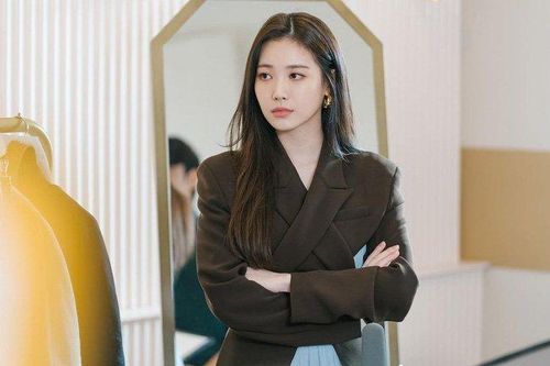 Nữ phụ lấn át hoàn toàn Song Hye Kyo trong phim mới có style cực sành điệu, đôi chân 10 tỷ gây sốt