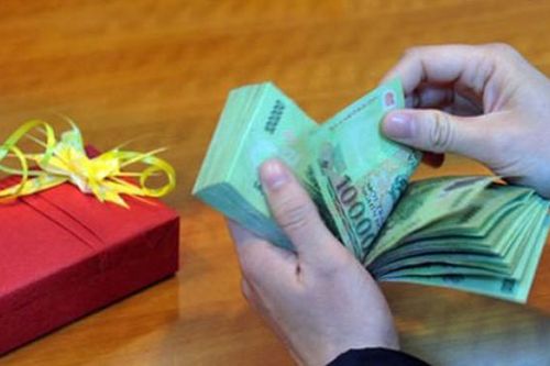 Đà Nẵng: Hai công chức nhận quà Tết bị kỷ luật