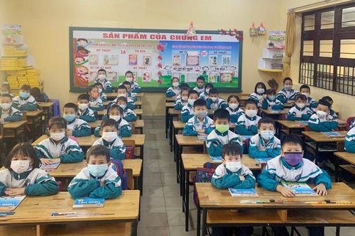 Học sinh lớp 1, lớp 2 làm bài kiểm tra định kỳ theo hình thức trực tiếp