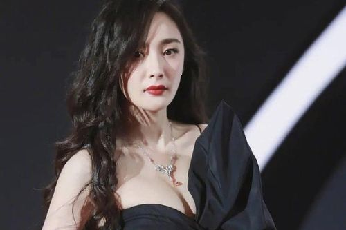 Dương Mịch bị fan 'bắt quả tang' săn hàng giảm giá
