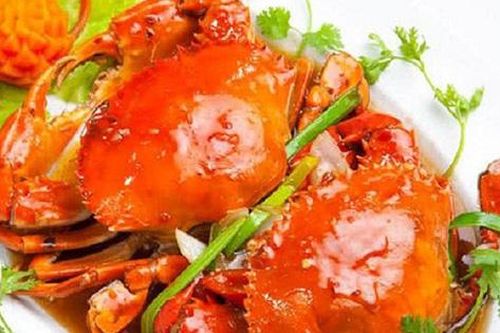 Chỉ bước sơ chế đơn giản này, cua ghẹ hấp kiểu gì cũng nguyên con đủ chân càng, màu đỏ au, đặc biệt tăng gấp đôi chất dinh dưỡng trong chúng