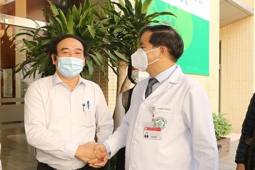 Chuyên gia đầu ngành hồi sức cấp cứu vào phía Nam hỗ trợ điều trị ca COVID-19 nặng