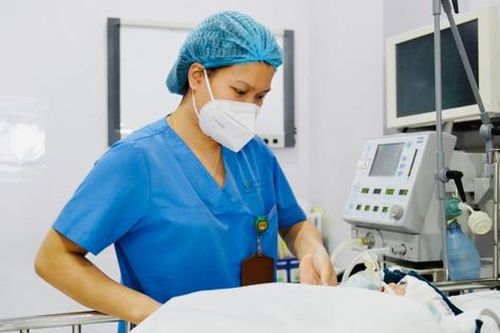 Khẩn cấp xử trí, cứu bé trai 2 ngày tuổi mắc bệnh tim bẩm sinh