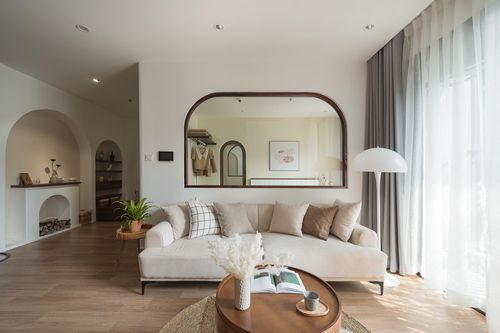 Chi 180 triệu đồng biến căn hộ rộng 48 m2 thành studio thu nhỏ