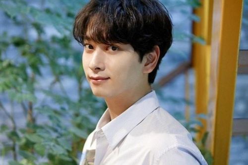 Chansung (2PM) thông báo kết hôn, rời công ty quản lý