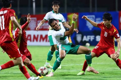 Cộng đồng mạng lên án lối đá rát của Indonesia trước Việt Nam