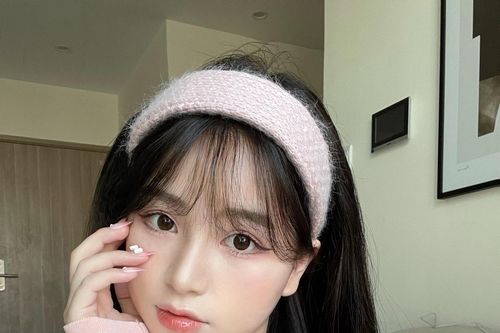 Từng là 'bạn gái tin đồn' Quang Hải, hot girl 1m52 giờ ra sao?