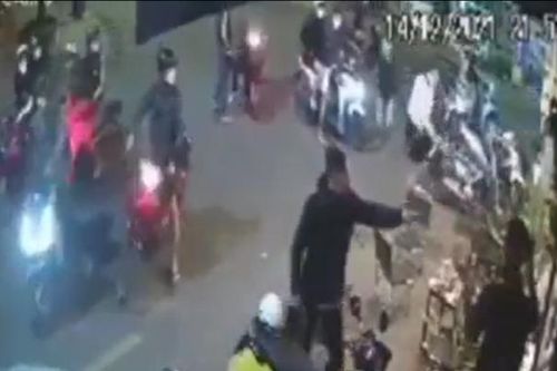 Truy bắt nhóm thanh niên ngang nhiên đánh người, đập phá quán cà phê ở Bình Dương
