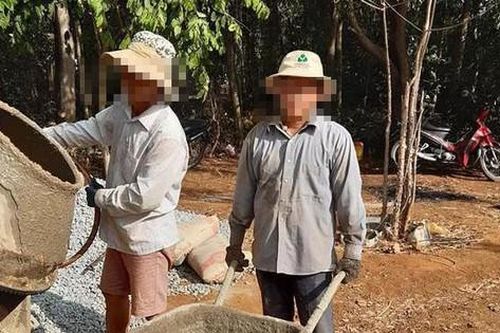 Suốt 5 tháng đi dạy, thầy giáo nhận lương chưa đến 900 nghìn: Sống thế nào?