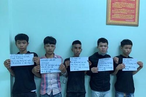 Nhậu xỉn, nhóm thanh niên cầm hung khí chở nhau đi 'chém người'