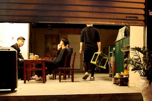 Phớt lờ lệnh cấm, nhiều hàng quán ở quận Đống Đa (Hà Nội) vẫn hoạt động sau 21 giờ
