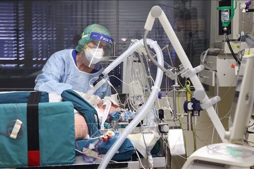 Omicron có thể là biến thể lây nhiễm chính tại châu Âu trong một tháng tới