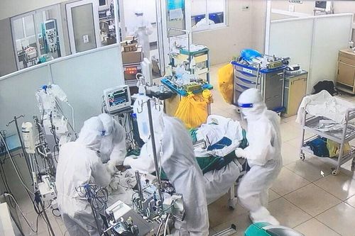 Hà Nội: 'Chia lửa' với y tế cơ sở trong điều trị cho F0 tại nhà