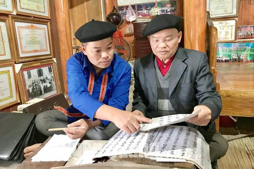 Người giữ kho tàng văn hóa dân gian