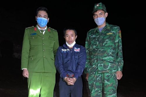 Lợi dụng đêm tối, vận chuyển pháo nổ ở khu vực biên giới
