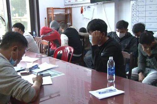 Bắt đối tượng mở tiệc ma túy cho gần 20 thanh niên trong căn hộ cao cấp