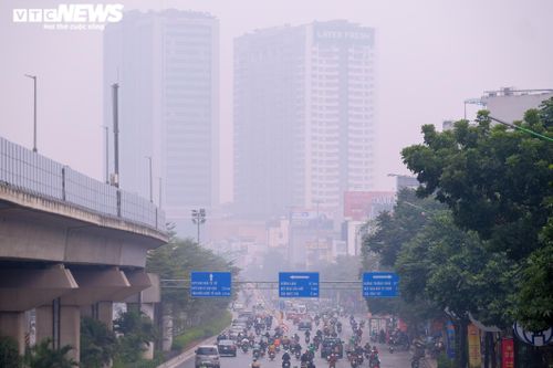 Hà Nội đặc quánh sương mù và bụi mịn, báo động đỏ về ô nhiễm không khí