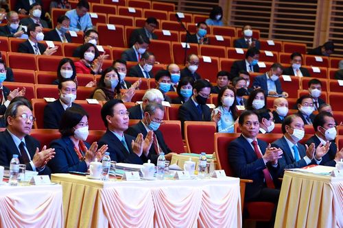 Nâng cao sức tự đề kháng của cán bộ đối ngoại hoạt động ngoài nước
