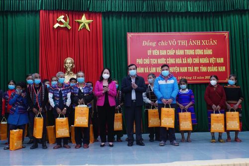 Phó Chủ tịch nước thăm và làm việc tại huyện miền núi Quảng Nam