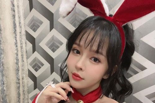 Mỹ nhân siêu vòng 1 hóa nàng thỏ Giáng Sinh đẹp mê người