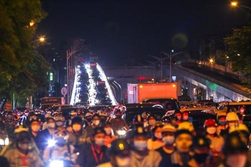 Hà Nội: Thực hiện nhiều nhóm giải pháp giảm thiểu ùn tắc và tai nạn giao thông