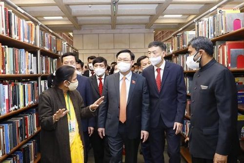 Chủ tịch quốc hội Vương Đình Huệ thăm tòa nhà Nghị viện và gặp gỡ Chủ tịch Hạ viện Ấn Độ Om Birla
