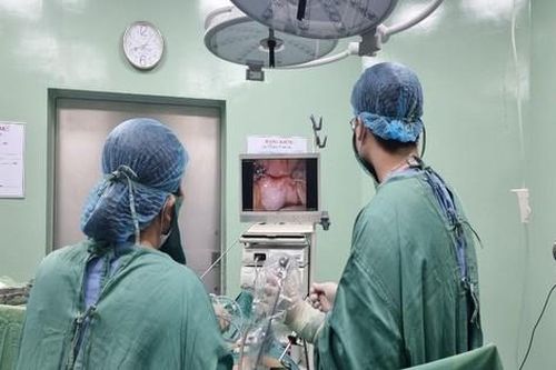 Người phụ nữ bị vòng tránh thai 'đi lạc', đâm thủng trực tràng