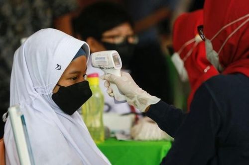 Indonesia có ca Omicron đầu tiên, Italia cấm du khách từ Singapore và Brunei