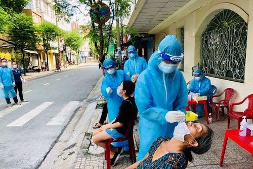 TP.HCM nói gì về việc cần chi viện 3.000 nhân viên y tế?