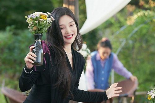 Cùng diện một thiết kế, Joy được khen mặc đẹp hơn mẫu nhưng vẫn thua mỹ nhân này