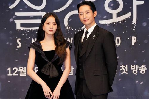 Jisoo (BLACKPINK) và Jung Hae In khoe trọn visual đỉnh cao tại họp báo Snowdrop