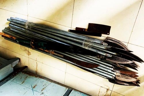 Bắt 2 nhóm người mang theo súng để giải quyết mâu thuẫn