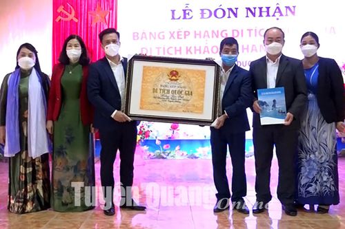 Đón nhận Bằng xếp hạng Di tích quốc gia, di tích khảo cổ Hang Núi Bút