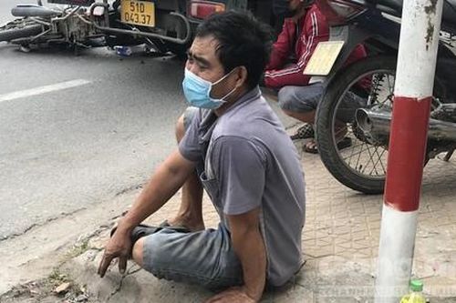 Đau lòng cha ngã quỵ khi con gái 13 tuổi bị xe container cán tử vong
