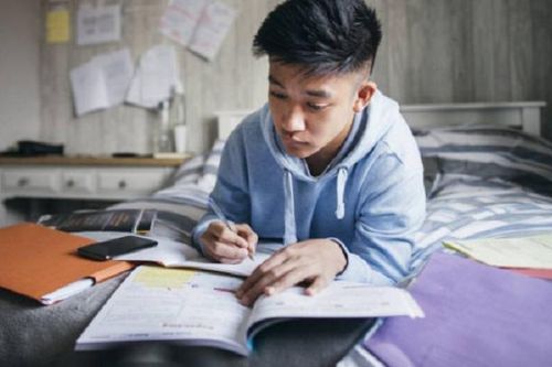 Lo học sinh thui chột khả năng tư duy, Trung Quốc gỡ ứng dụng giải bài tập