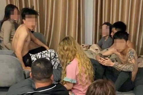 Phát hiện 8 nam nữ đang 'thác loạn' bằng ma túy ở chung cư cao cấp