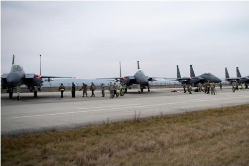 Mỹ triển khai tiêm kích F-15 gần biên giới Nga