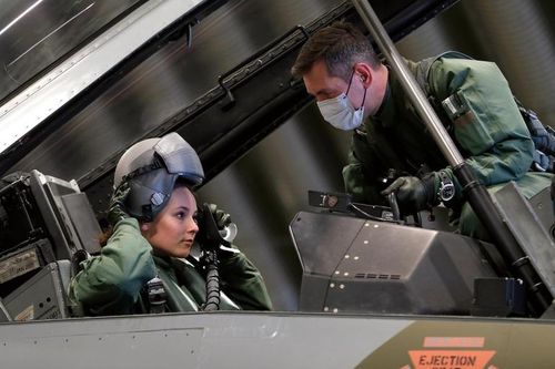 Công chúa Na Uy 17 tuổi điều khiển tiêm kích F-16