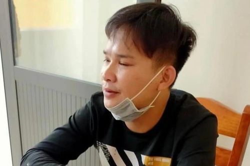 Kẻ trốn truy nã kích động người thân cản trở công an