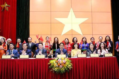 Để những giai điệu Xòe Thái mãi bay bổng trên các bản mường Tây Bắc