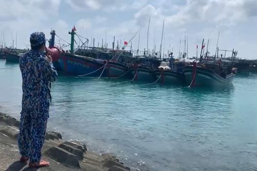 Trường Sa đón gần 500 ngư dân vào tránh bão
