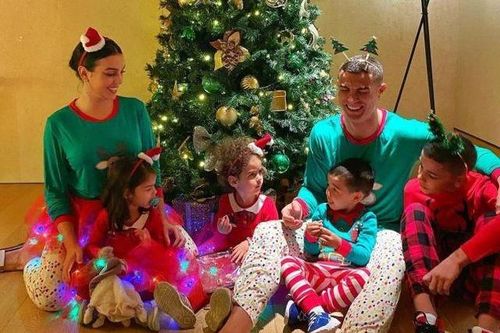 Siêu sao bóng đá Ronaldo sắp đón cặp song sinh một trai một gái